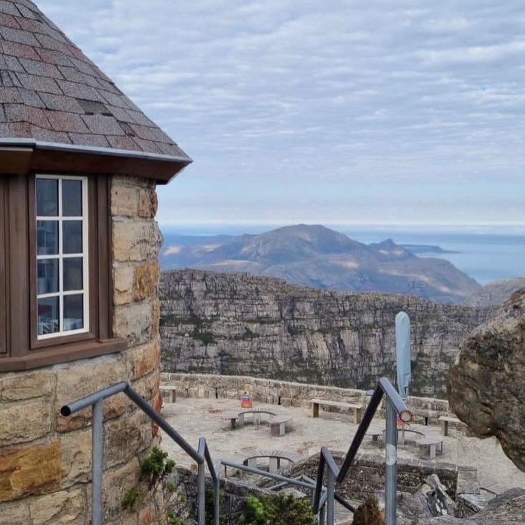 MetalWindows1's tweet photo. The renovation of the “Shop at the Top” on @TableMountainCa fully Heritage compliant @MetalWindows1 . #tablemountain #renovation #heritagesite #restoration #metalwindows #formanbrand #sevenwonders #capetown #madeinthecape https://t.co/SFen8msH8h
