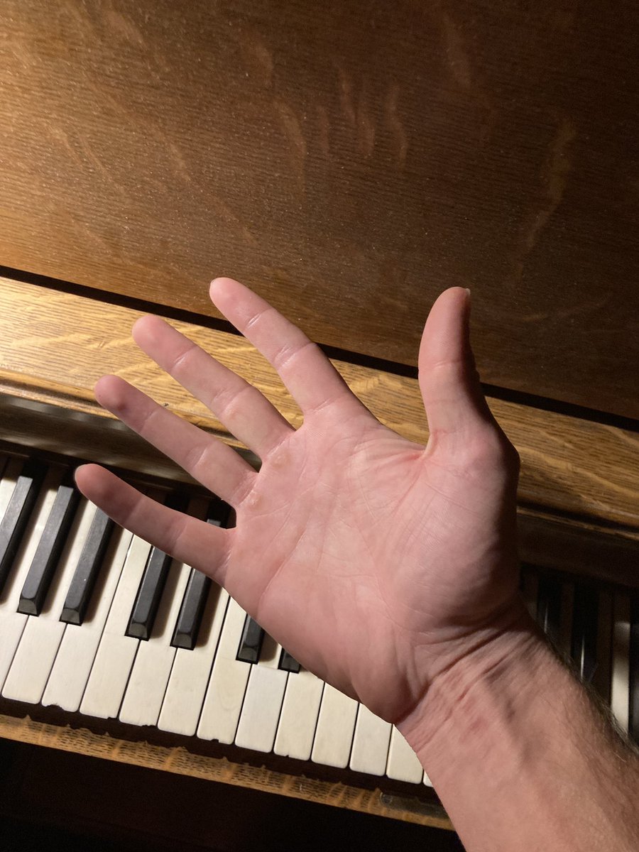 Chef_misc's tweet image. Need something to do with my hands🤔

#nsfwtwt #hands 
(Help me out with these hashtags y’all)