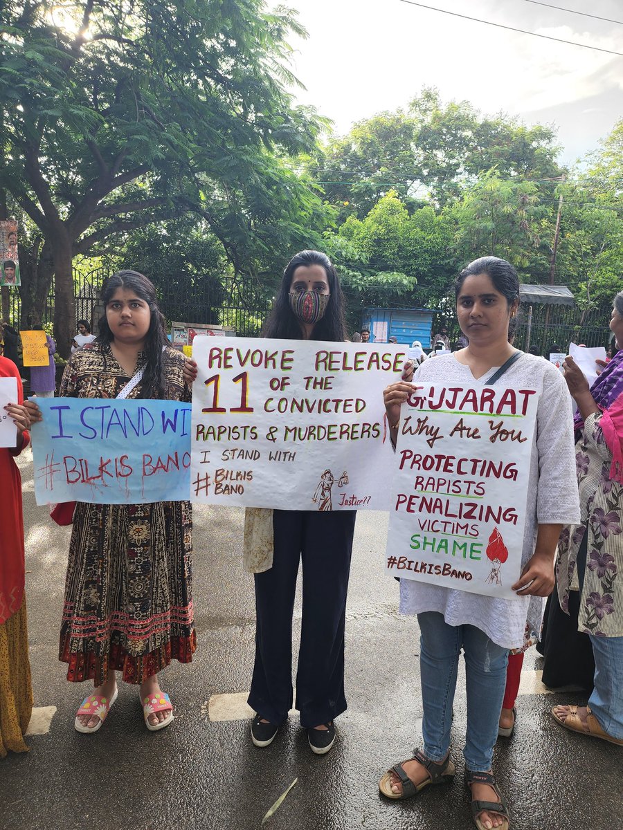 I stand with #BilkisBano

Picture from yesterday's protest @ Dharna Chowk