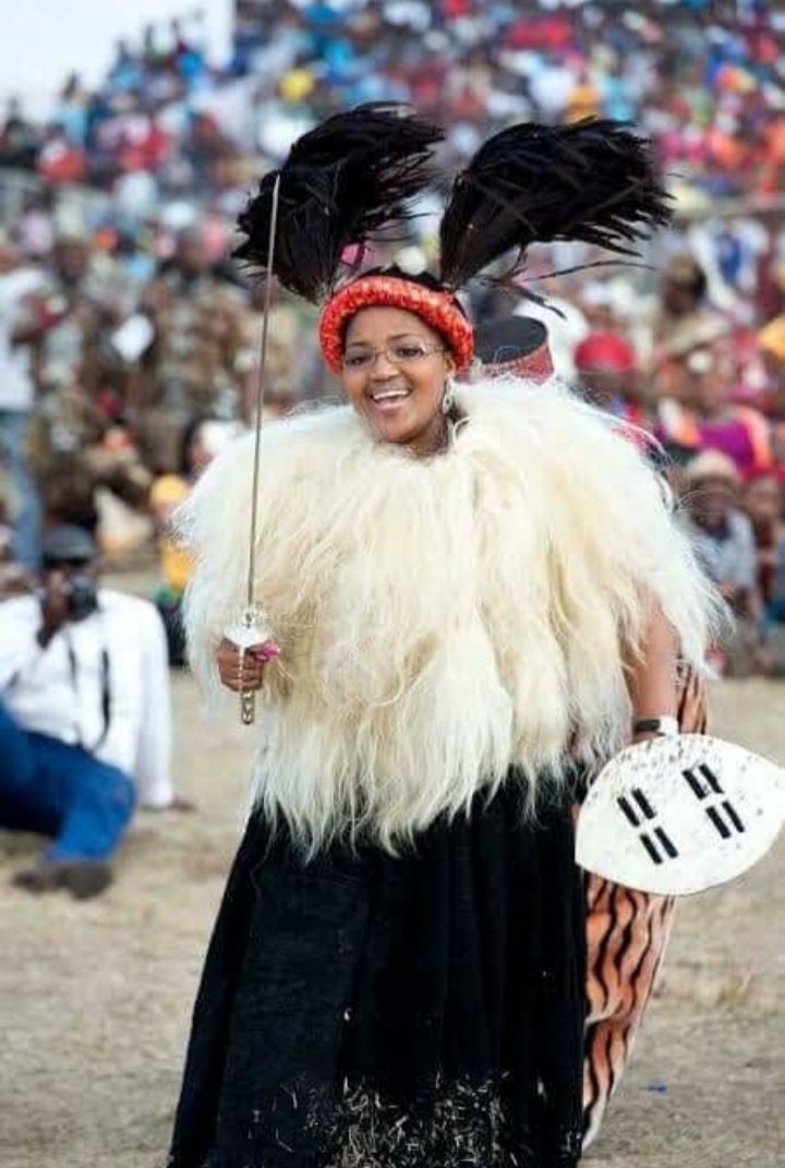 SamkelisoSikho3's tweet photo. It is obvious that real wives are made in Swaziland #realwives https://t.co/iOfK3QRxve