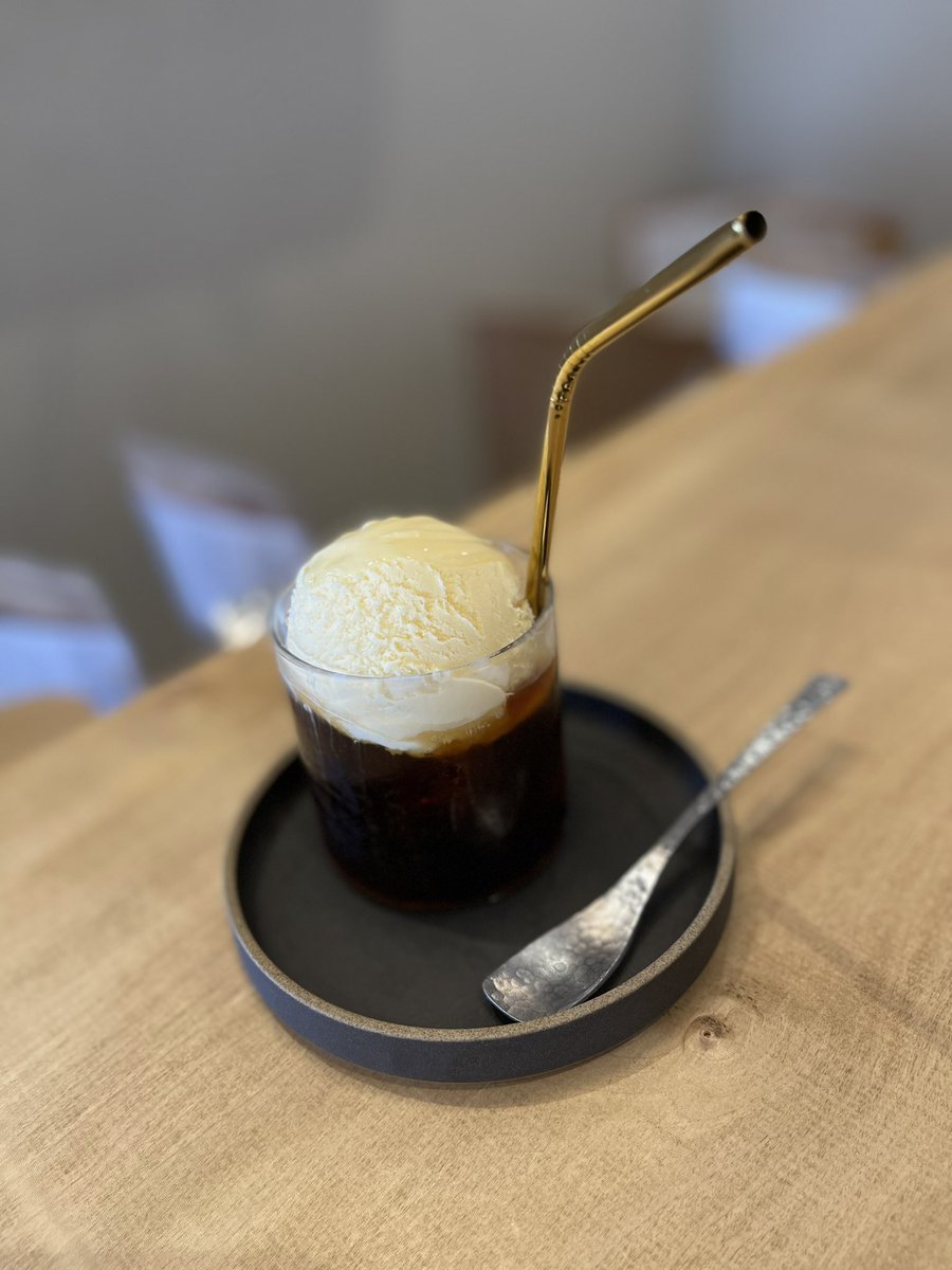 44RiderJ's tweet photo. ちょっと寄り道、おやつ🍭
Calme Coffee
ハニーコーヒーフロート
ごちそうさまでした。
#CalmeCoffee #Calme
#カルム #ハニー #フロート
#コーヒー #珈琲
#coffee #iced
#おやつ #snack https://t.co/RKc3bMEugg