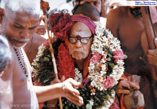 #MahaPeriyava
My brother-in-law's daughter Jaana and I often used to go to Kanchi and have darshan of Periyava. We would submit different offerings each time we went there. On one occasion, it occurred to us to string a beautiful arugampul garland and offer it to him. With arali