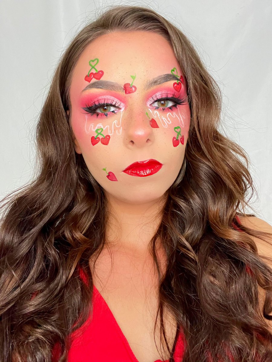 heyitsione's tweet photo. She’s my cherry pie 🖤🍒 
Colored contacts in the style “glossy green” are from https://t.co/6isCnsNZij (use code “ione” at checkout for $$ off your order). 🥰🥰 #fyp #makeup #mua https://t.co/kfKtZfSHRG