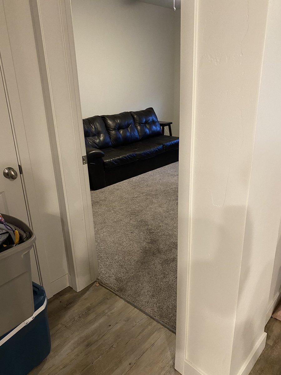 MindedOne's tweet photo. Computer room kinda sus https://t.co/azobBowDhl