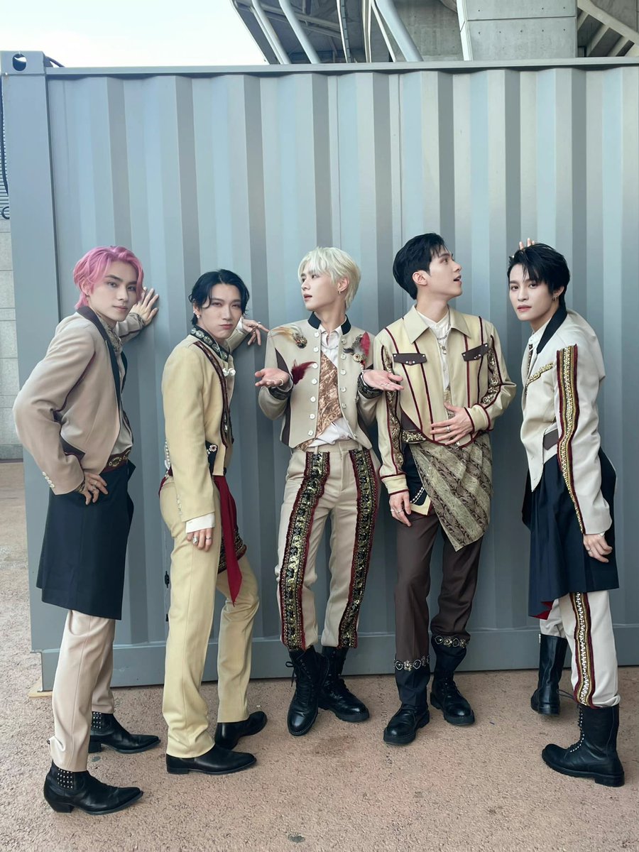 [220821] WayV Weibo
"Thank you everyone💚We will see you soon!"