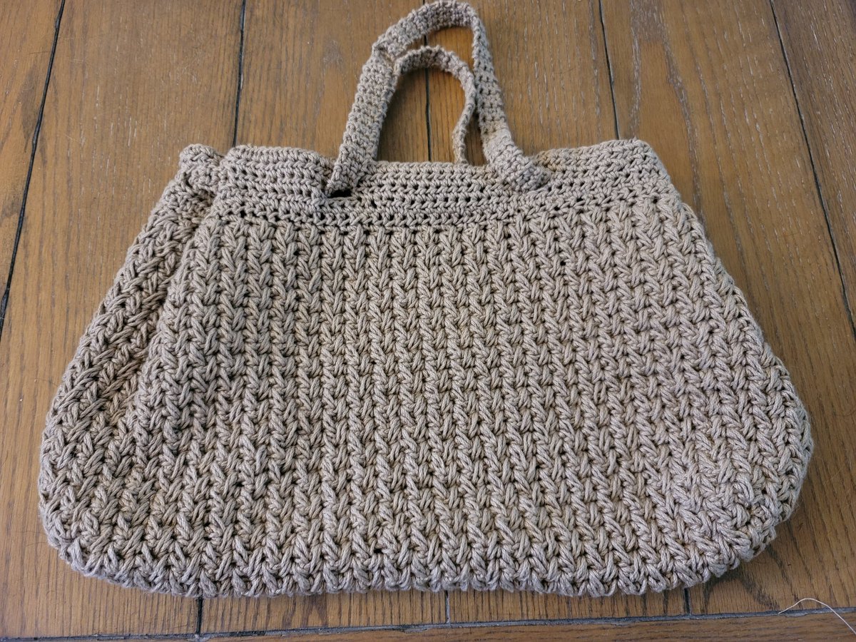 HealthybyChar's tweet photo. Finally finished a gift. It's late, but I hope the recipient thinks it was worth it. #crochet #MadeWithLove https://t.co/cAVrt0Uzan