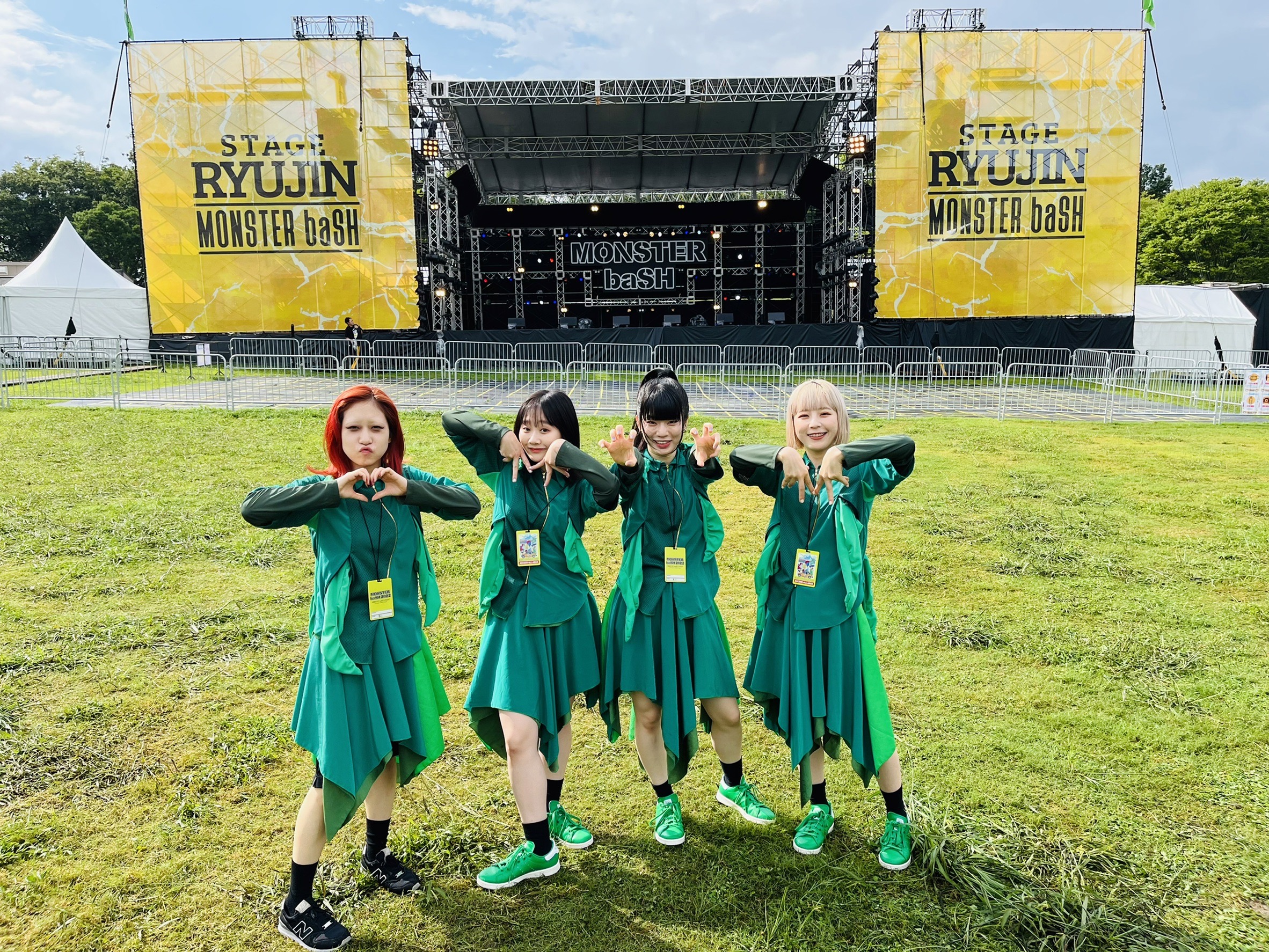 ナノ3 Monster Bash 22ありがとうございました ロックフェス楽しいー アチアチ Bis見てくれたみなさんありがとうございました また出させていただけるようにこれからもっともっと頑張ります すごく暑いのでみなさんも体調気をつけて お水