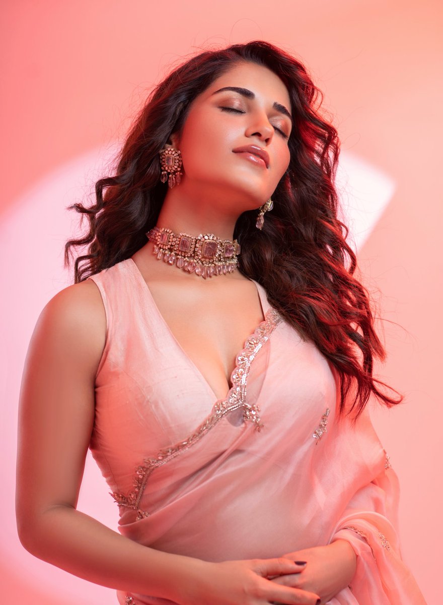 Ruhani Sharma On Twitter My Love For Saree Isn t Ending 