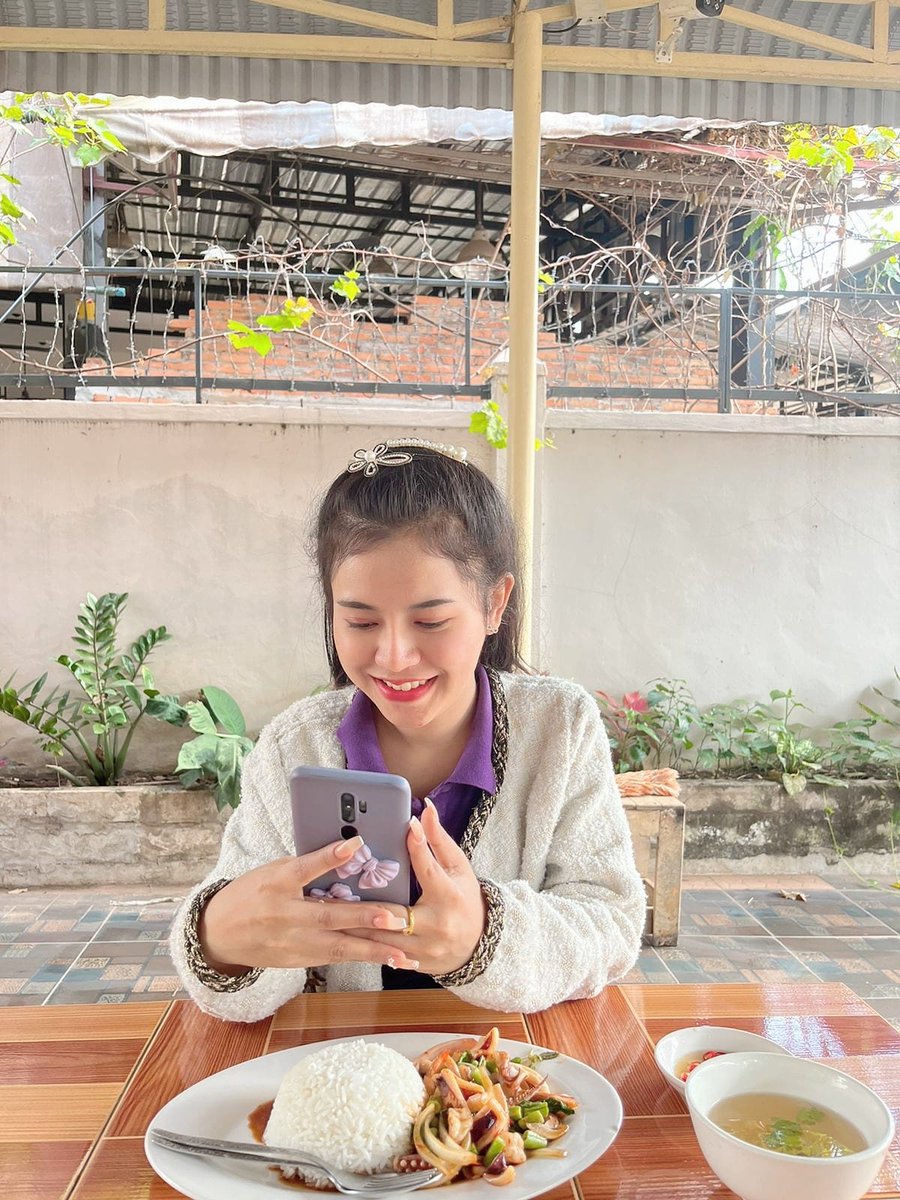 CKesrin's tweet photo. มาก่อนมาหลัง ไม่สำคัญ แต่อย่ามาพร้อมกัน มันจะชน 😂 ทานข้าวกันค่ะ #หาเพื่อน #ฟอลมาฟอลกลับ #ฟอลฟรี #รีทวิต https://t.co/Af1lssXnzD