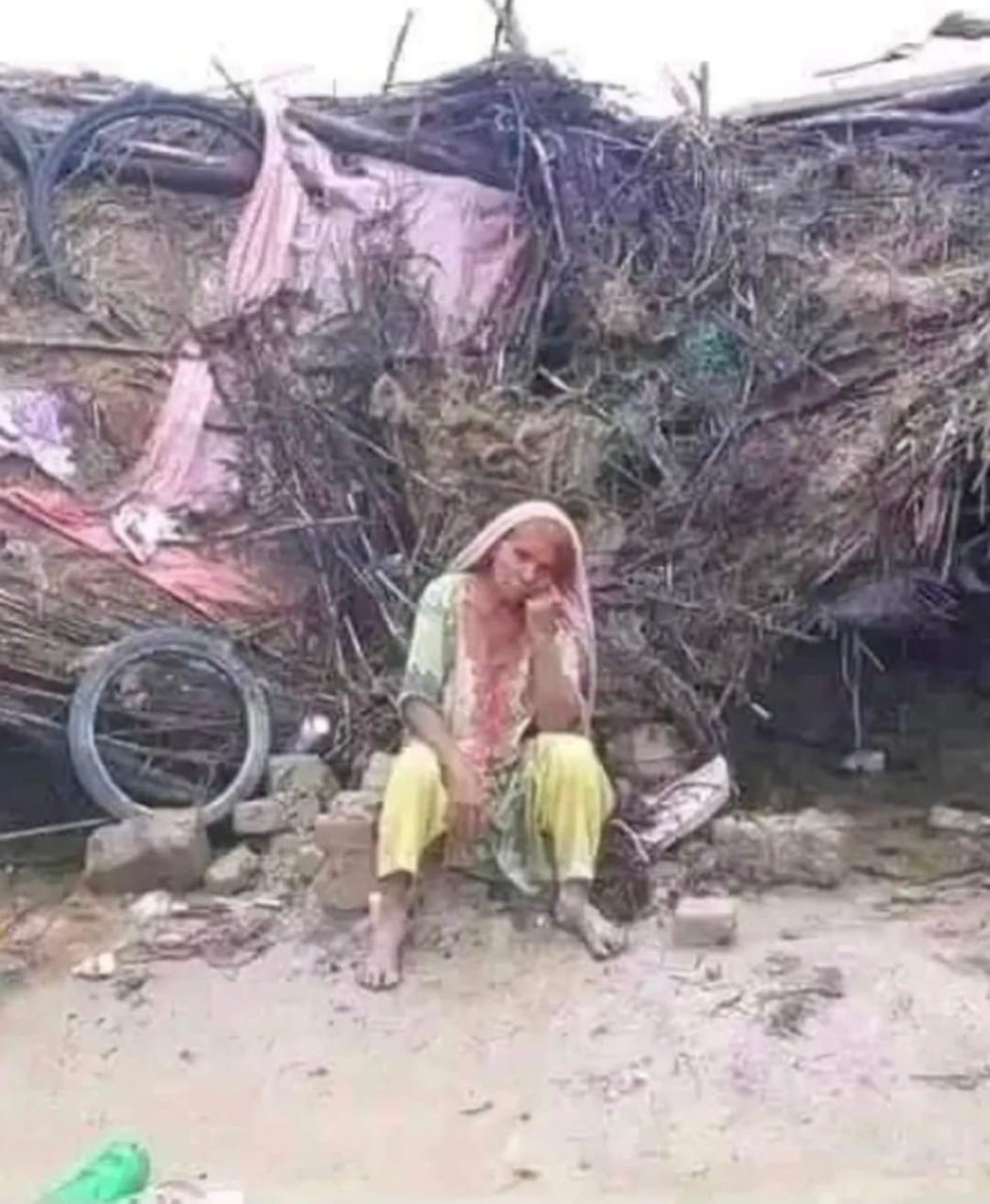 ZulfiiSe's tweet photo. What to do next when you have nothing left. Your loved ones, baggage and everything is gone.

#TaunsaNeedsAttention https://t.co/CvTRuWk8OR
