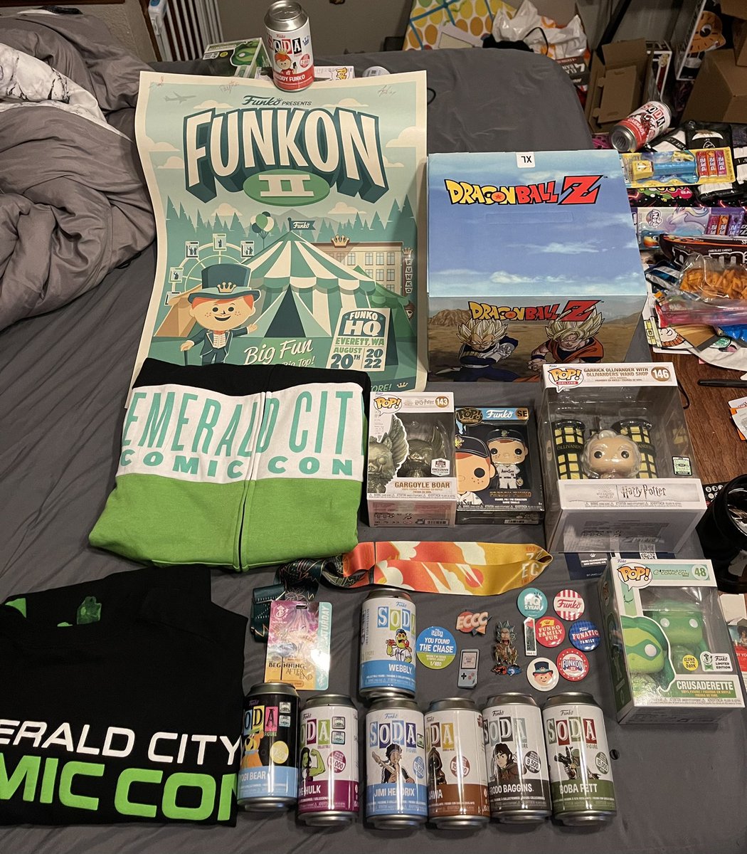 MrEvanSimpson's tweet image. #ECCC22 and #FunKon2022 haul! Amazing weekend filled with great times and lots of smiles!! #funko #comiccon #baseball #blockparty #mysterybox #SMFsoda #socialmediafreddy #chase #funkosoda #pins THANK YOU @OriginalFunko!! Funko Social Media team signed the poster 🔥🔥🎉🎉