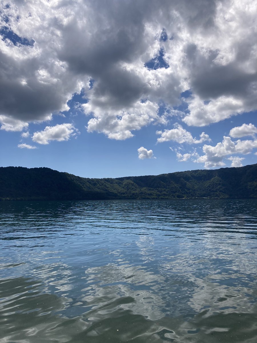 ほとんどが冷たい湧き水でできている十和田湖の周辺は、夏場でも滅多に30℃を超えないほど涼しいのです☺️