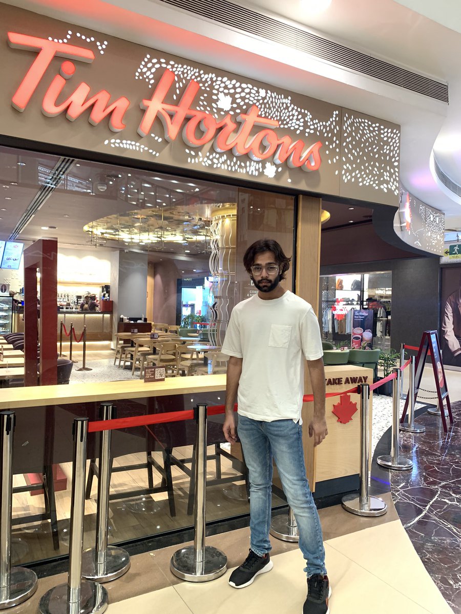 AyanJain15's tweet photo. Tim Hortons really need pull up their socks if they want to survive in India #timhortonsindia #TimHortons #coffee #CoffeeTime https://t.co/rsCxDHSc7o