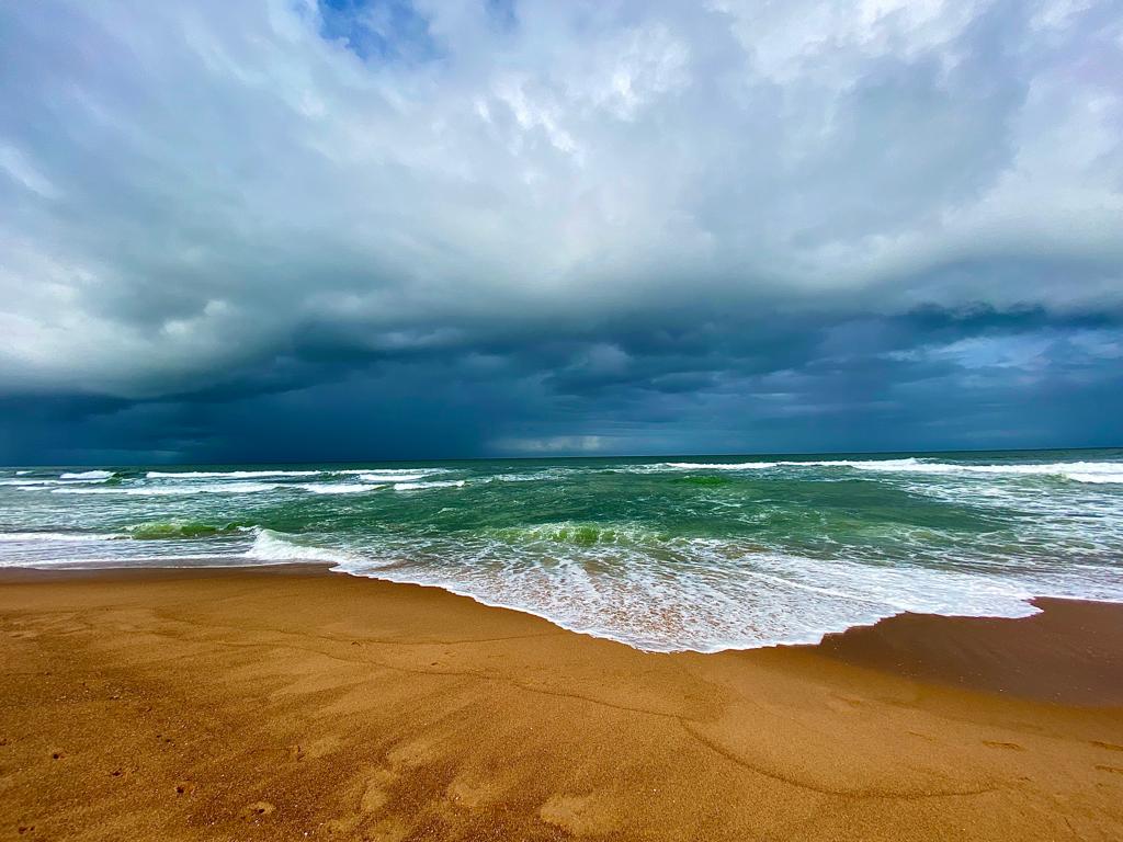 AAvdhootdn's tweet photo. @Theme_pic_India 𝗦𝘂𝗻𝗱𝗮𝘆, 𝟮𝟭𝘀𝘁 𝗔𝘂𝗴𝘂𝘀𝘁 Display Day.
The theme was Long exposure, and the tag #theme_pic_india_longexposure. 
#Goa_beach https://t.co/ltXQsbPJtr