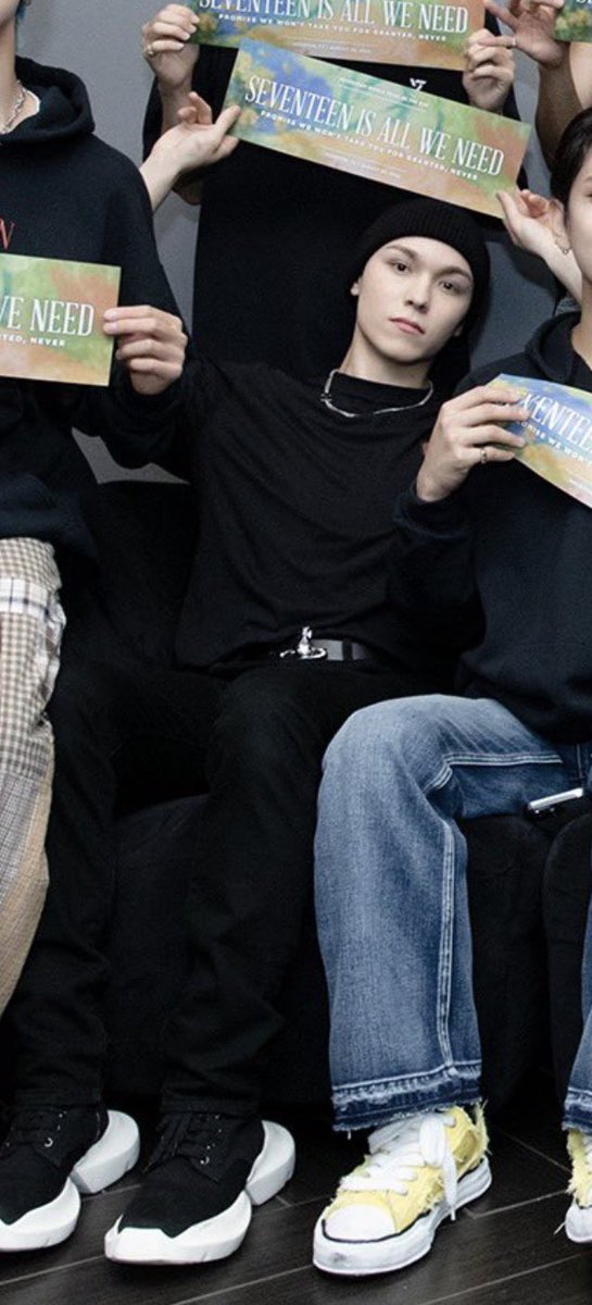 이런크기버클벨트하고멋진건버논이뿐이야간지미치겠어정말로..