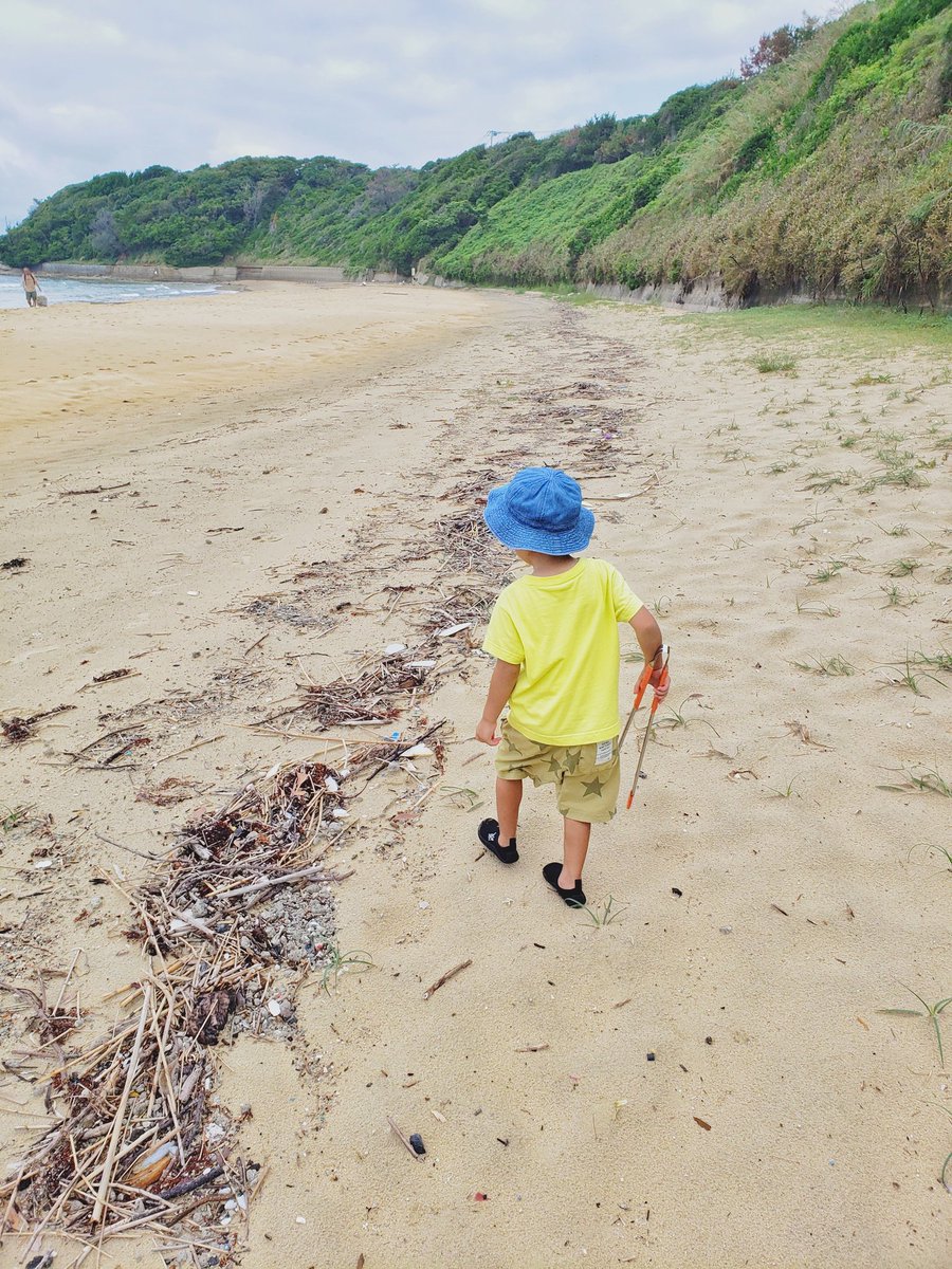 surfing_123's tweet photo. 毎月恒例のビーチクリーンデイ。
汗だくになりましたが、やっぱり綺麗になると気持ちがいい🏖️
波はヒザモモでした。

#福岡サーフィン https://t.co/H1gD7OvHqs