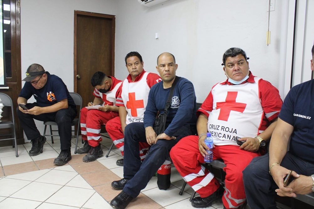 Actualización
En este momento, en el Palacio Municipal de Empalme, se celebra reunión informativa con el objetivo de identificar las zonas y colonias afectadas, recuento de personas albergadas, refugios activados y las necesidades de Empalme y Guaymas.