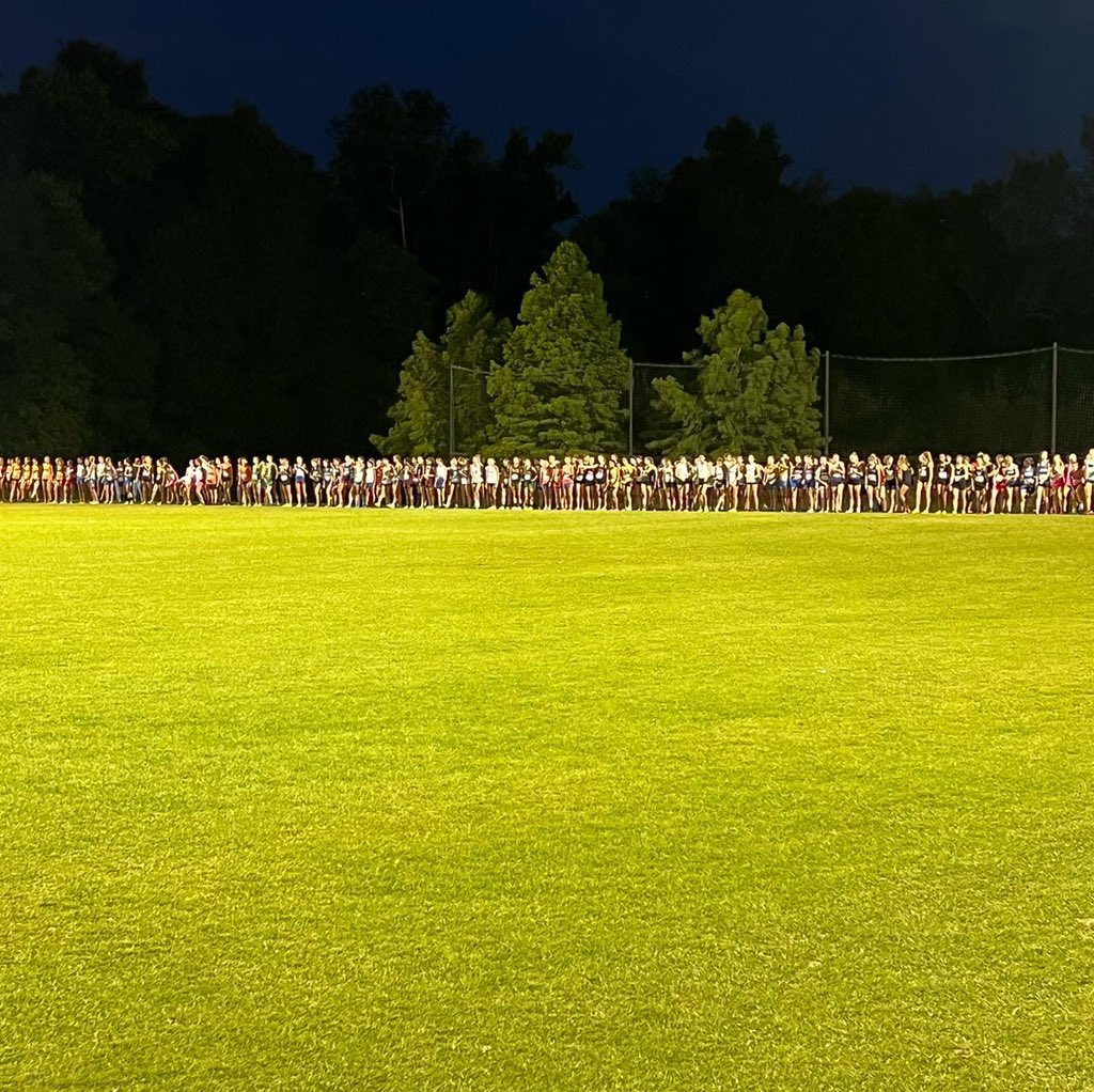 Marshal_XC's tweet photo. The first race jitters are behind us. Our teams had a solid start to what will be a good year! #CarpeCursum @County1974 @MarshalsSports @Marshal_XC @Marshall_Nation https://t.co/82vVP4Snod