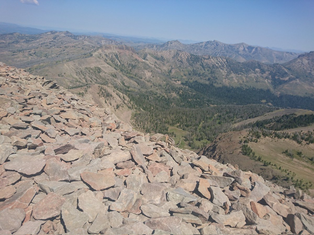 ktbsievers's tweet image. 8am: ok, Yellowstone is just a volcano, big whoop
12pm at Avalanche Peak: ok, it's actually really cool