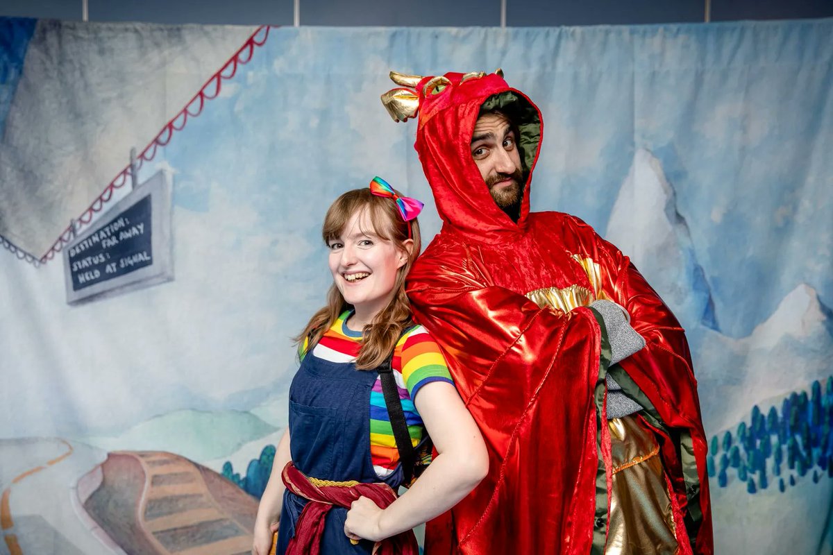 We can't believe today is our LAST SHOW at #edfringe22!

Still a few tickets left here: buff.ly/3cKQTlO 

📷 <a href="/_he_photo/">Harry Elletson Photography</a> 

<a href="/MiniWilk/">Minnie Wilkinson</a> 
<a href="/MoorjaniNiall/">Niall Moorjani</a>
<a href="/scotstorycentre/">Scottish Storytelling Centre</a>

 #theatre #storytelling #childrenstheatre #edfringe #dragon