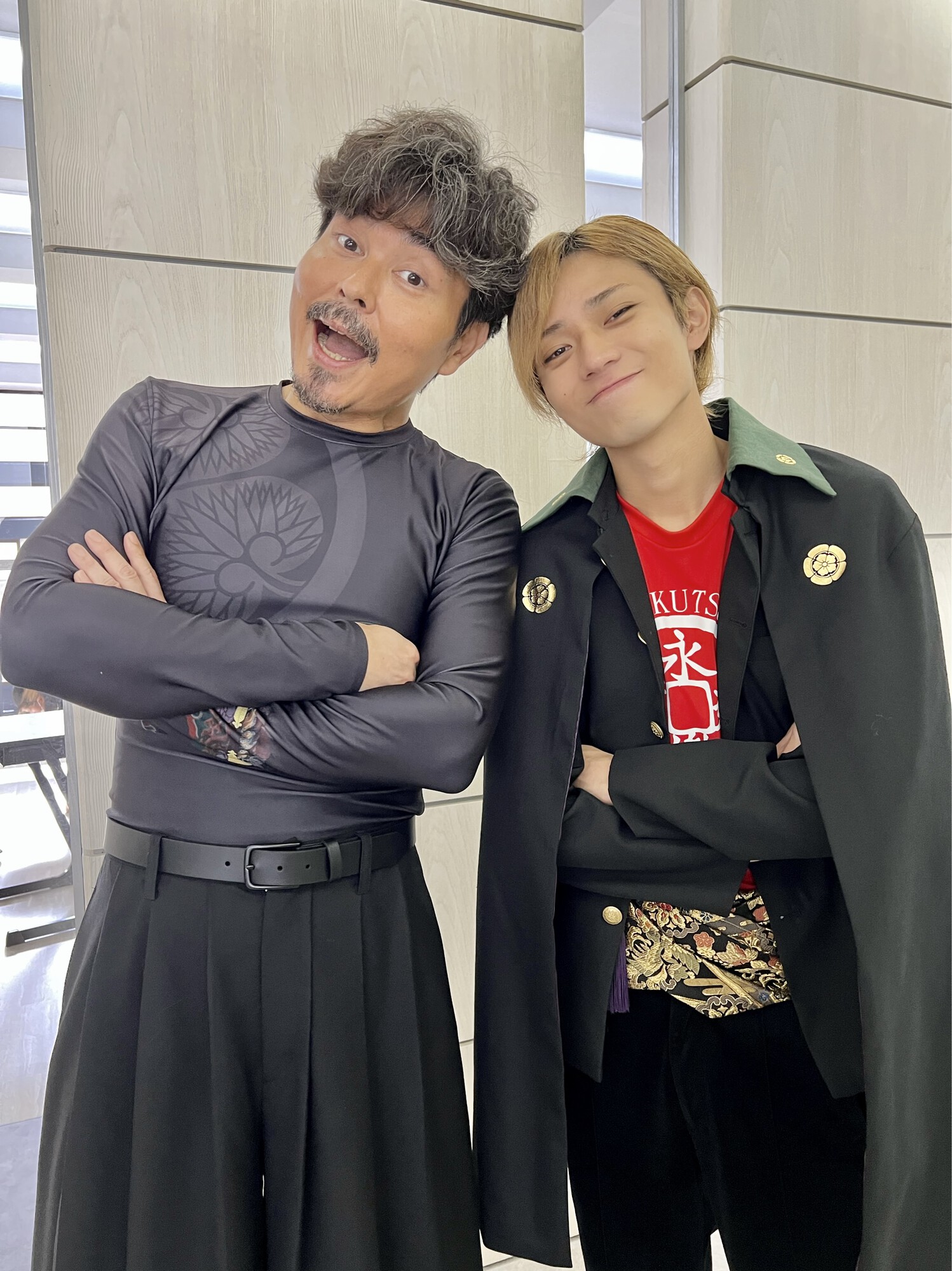 新信長公記Blu-ray ＋だいれん仲良しセット銀杏高校 校章付き Amazon.co.jp: 新信長公記Blu-ray ＋だいれん仲良しセット銀杏