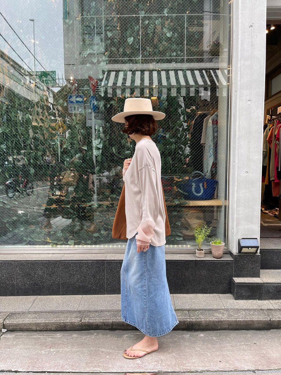 RUKA045's tweet photo. 柔らかいリブ素材のカットソーです。お袖の途中からシアー素材になっているので一枚でもセーター等の袖口から見えても可愛いです♪

https://t.co/o8JZuVYfo4

#rukayokohama
#rukayokohamamotomachi
#着まわし
#秋
#30代コーデ
#40代コーデ
#50代コーデ https://t.co/KsY7l7koEp