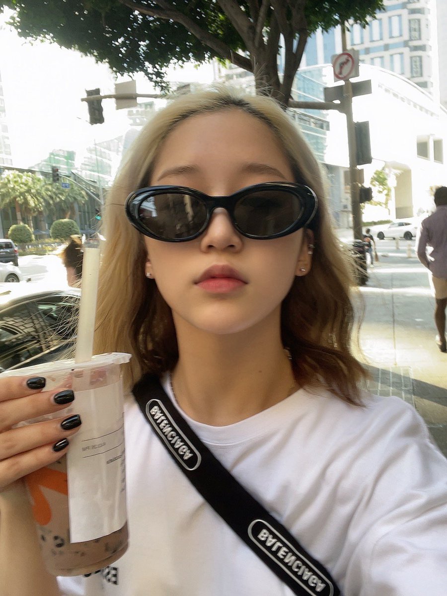 abthikaru's tweet photo. she’s SO cool https://t.co/XAVyclalh9