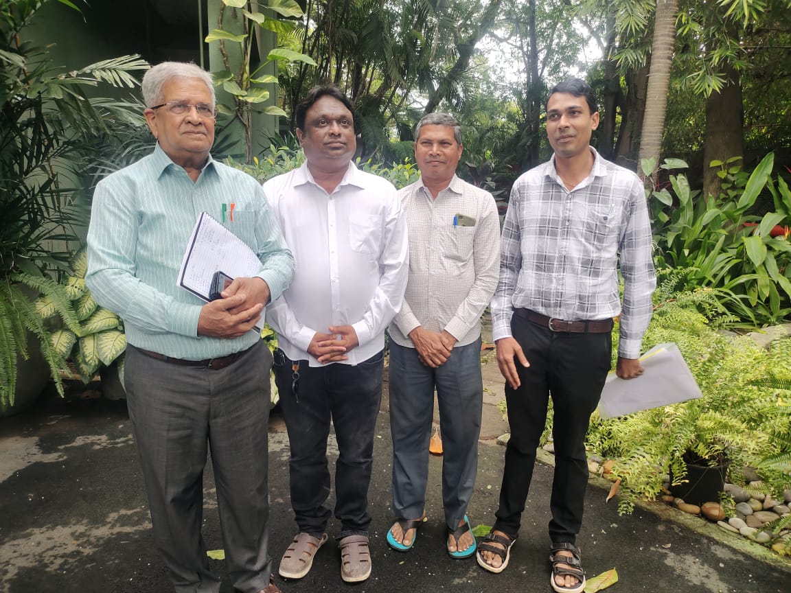 *ગુજરાત રાજ્ય તલાટી કમ મંત્રી મહામંડળની પડતર માંગણીને સરકાર સમક્ષ રજુ કરી ઉકેલ લાવવા આજરોજ વલસાડ જિલ્લા તલાટી કમ મંત્રી મંડળ દ્વારા માન.કનુભાઇ દેસાઈ સાહેબશ્રી (માન. કેબિનેટ મંત્રીશ્રી નાણા ઊર્જા અને પેટ્રોકેમિકલસ)ને રૂબરૂ મળી તલાટી કેડરના પ્રશ્નોની રજુઆત કરવામાં આવી.<a href="/GRTMM1/">ગુજરાત રાજ્ય તલાટી મંત્રી મહામંડળ (OFFICIAL)</a>