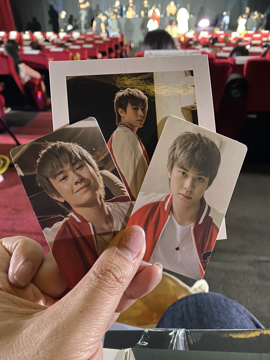 chacecas's tweet photo. I came alone but got to know my seatmates and they stan Third and Porsche, while I stan Jackie so quick trade and we all won! @jackiejackrin 

 #TRINITYFansign_D2 #JackieJackrin #Trinity https://t.co/1FWbhLVGzu
