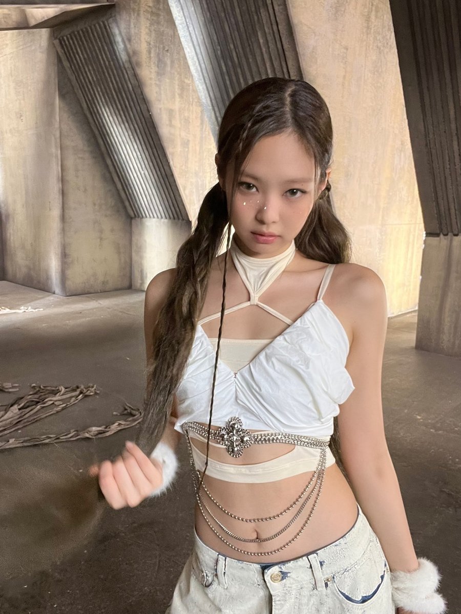 lhscfe's tweet photo. MISS JENNIE KIM IM ON MY KNEES 🛐🛐🛐 https://t.co/oke0w0Szes