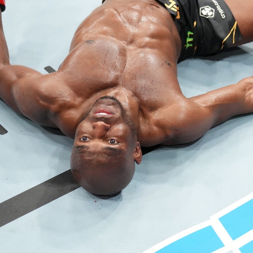 ACona99b's tweet photo. @USMAN84kg  Retire! You are now more likely to be knocked out after receiving your first knockout. Get rest and maybe we’ll see you fight is six months https://t.co/0vpFEJDZzh