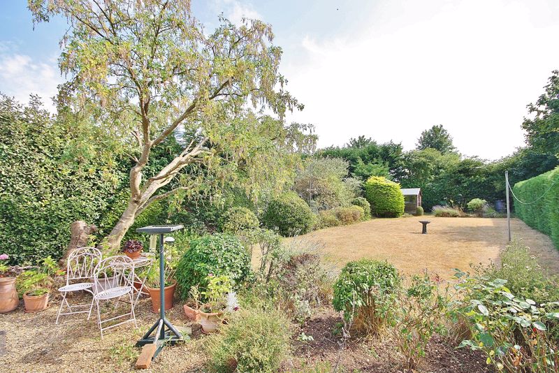STANTON HARCOURT, OXFORDSHIRE

Semi detached 2 bedroom property offering potential to extend and improve (subject to planning). Large south facing garden and driveway parking. Find out more: bit.ly/TM-WIT-SH

#OxfordshireRealEstate #RenovationProject