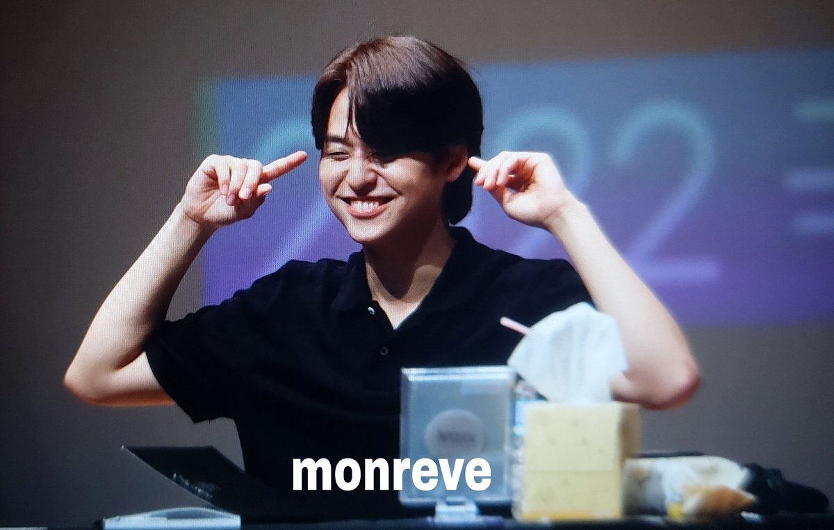 monreve0814's tweet photo. 220821 포토북팬싸 #이솔로몬 
어느 용자의 동작을 따라하는ㅋㅋㅋ https://t.co/YlYVwsesyL