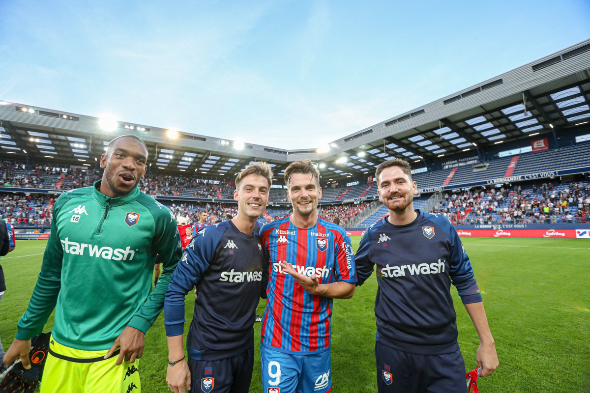 Y a d'la joie
Bonjour bonjour les hirondelles
Y a d'la joie
Dans le ciel par dessus le toit
Y a d'la joie
🎶 La joie des buteurs du <a href="/SMCaen/">Stade Malherbe Caen</a> (Emmanuel Ntim, Alex Mendy, Samuel Essende &amp; Benjamin Jeannot) après le succès 4⃣-1⃣ 🆚 <a href="/EAGuingamp/">En Avant Guingamp</a> #SMCEAG 
📸 <a href="/DamienDeslande2/">Damien Deslandes Photographies</a>