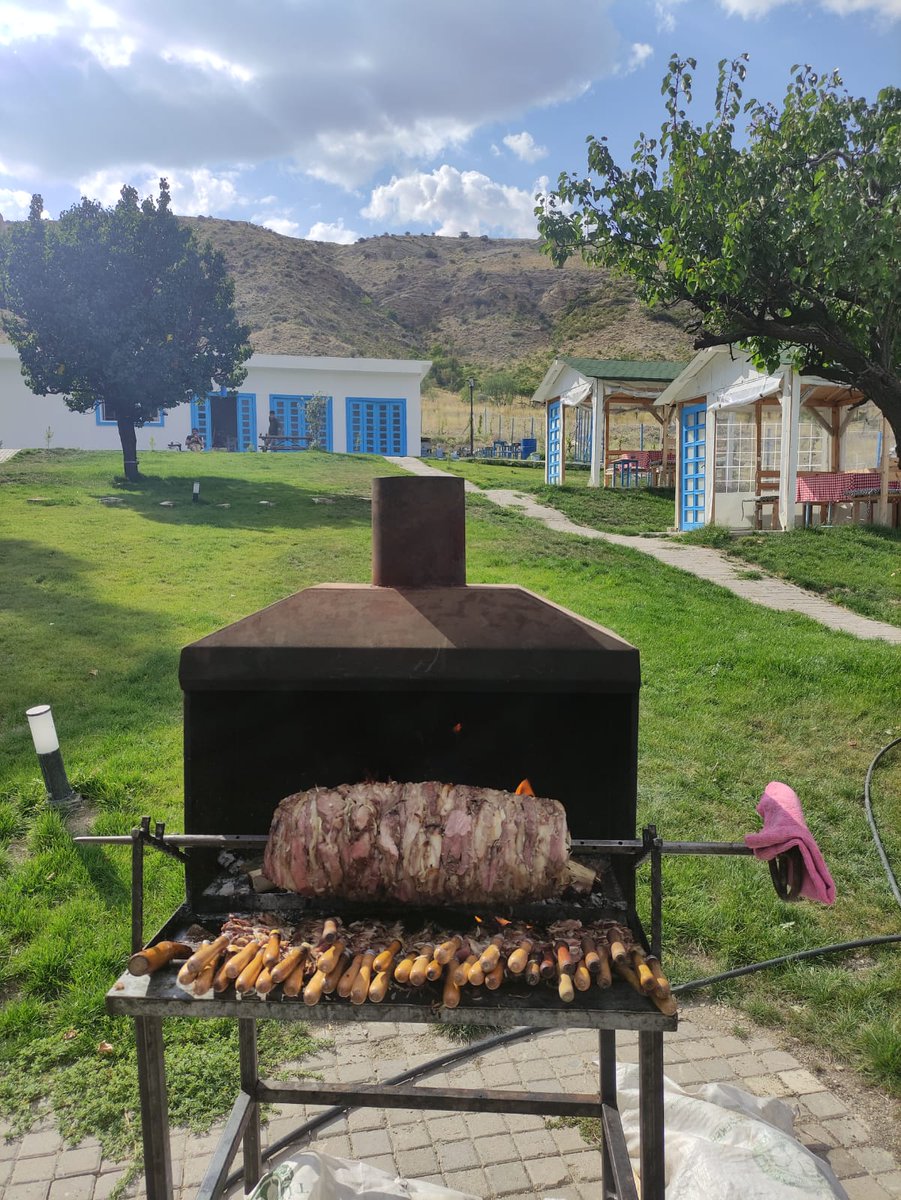 Alaçatı piknik
Cağ kebap 💙💛👍😉