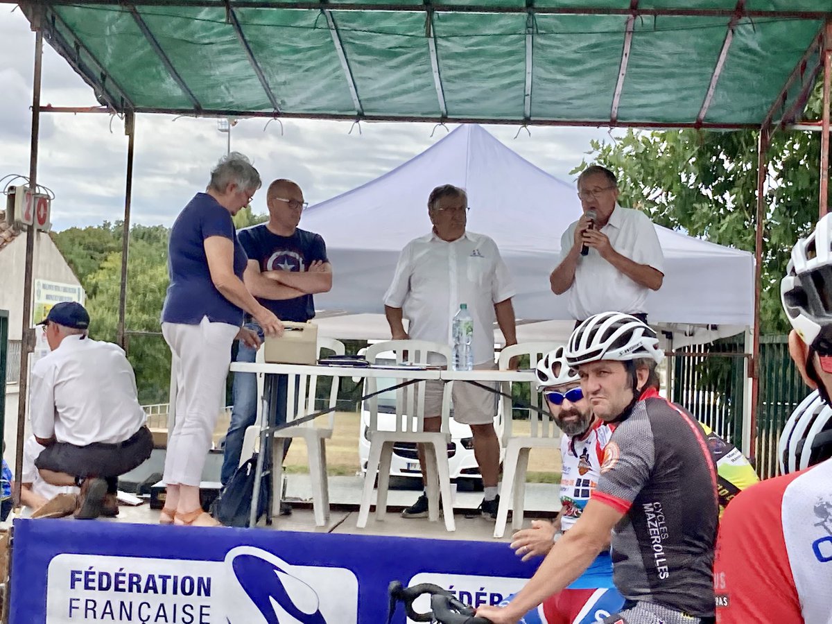 Ville de Saint-Georges-des-Coteaux tweet media