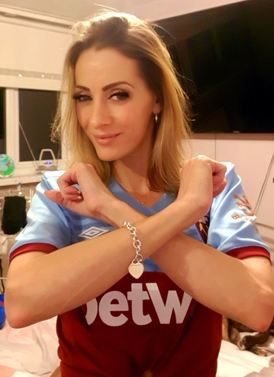 It's match day hammers & were gonna break this Brighton curse today!! 🤩 2-0 to us, what's your predictions? #COYI ⚒️💙⚒️