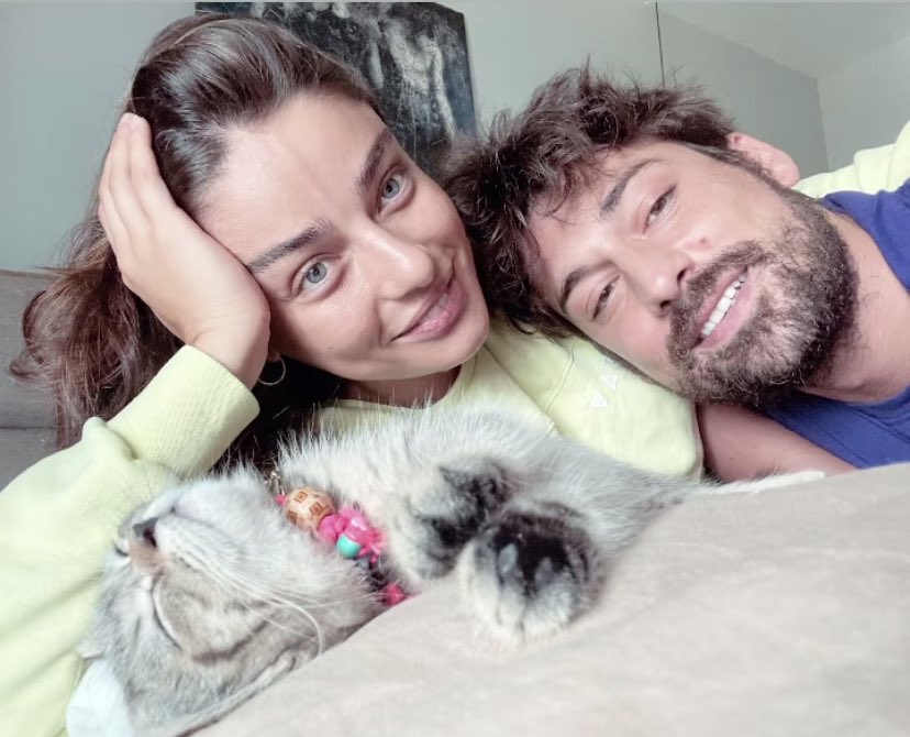 Ayça Ayşin Turan &amp; Alp Navruz çiftinden Pazar pozu 💥

#AyçAlp