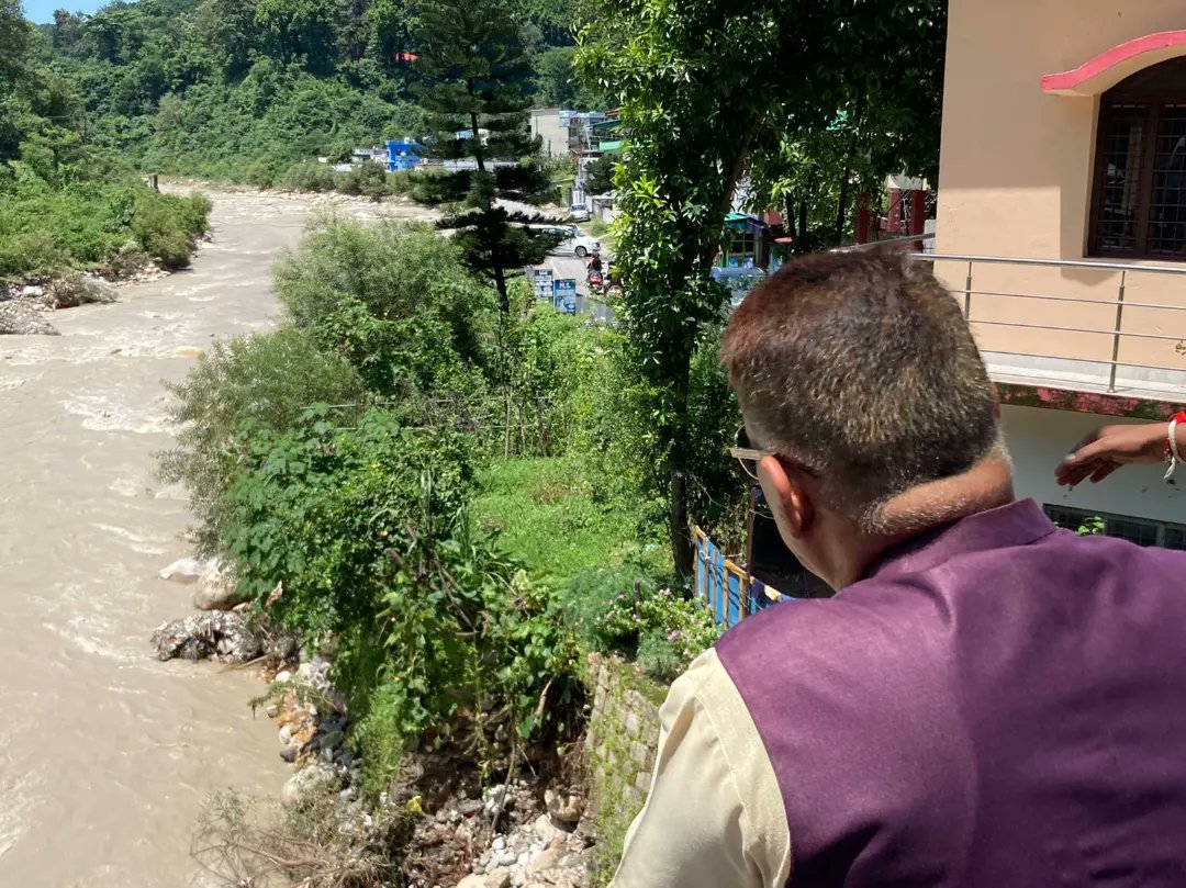 ganeshjoshibjp's tweet photo. आज अपनी विधानसभा क्षेत्र के संतला देवी मार्ग स्थित खाबड़वाला, हल्दूवाला, घटी गोला तथा गाजियावाला का स्थलीय निरीक्षण कर बारिश से हुए नुकसान का जायजा लिया। मैंने जनता की समस्याओं को सुना और उनके निराकरण के लिए संबंधित विभाग के अधिकारियों को निर्देशित किया। https://t.co/EKpJQNNQ1U