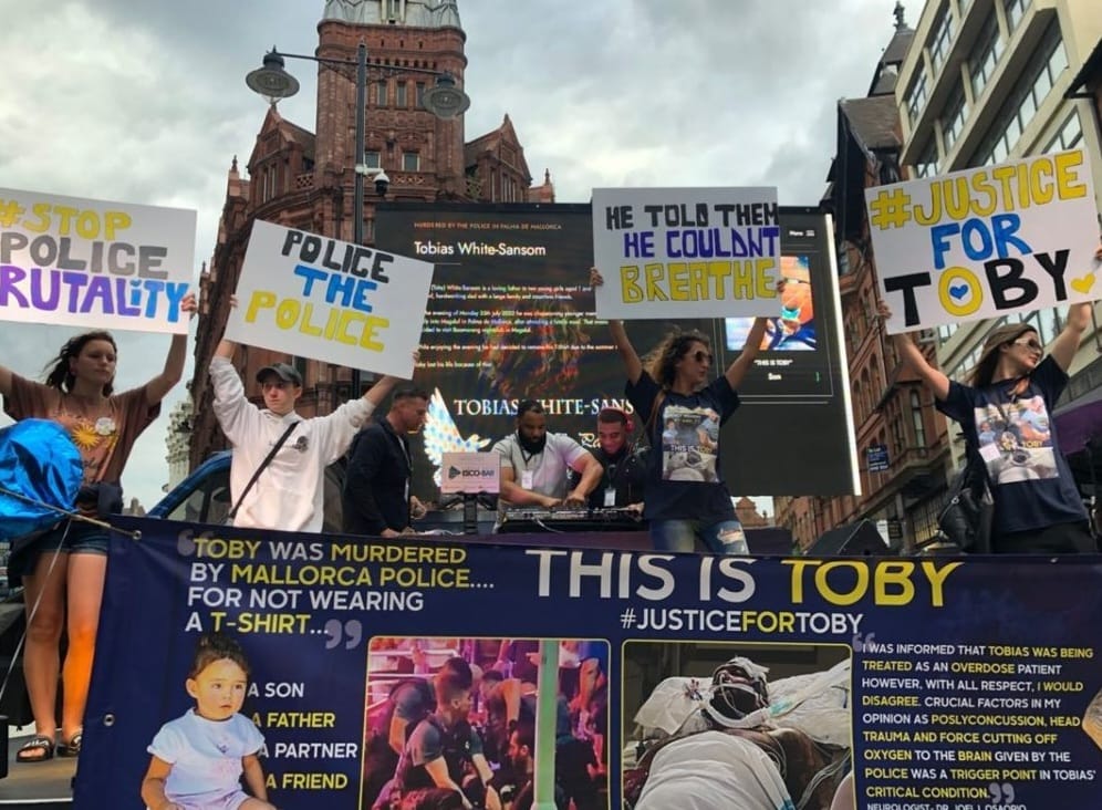IkramLbida's tweet photo. We URGE the government to step in!!! @JUSTICEFORTOBY
We ask that our foreign secretary start proceedings ro enforce International law and help in those fight for justice. 
@trussliz @HughElliottUK @Declaracion @piersmorgan @BorisJohnson @RishiSunak https://t.co/7gA868Xoc9