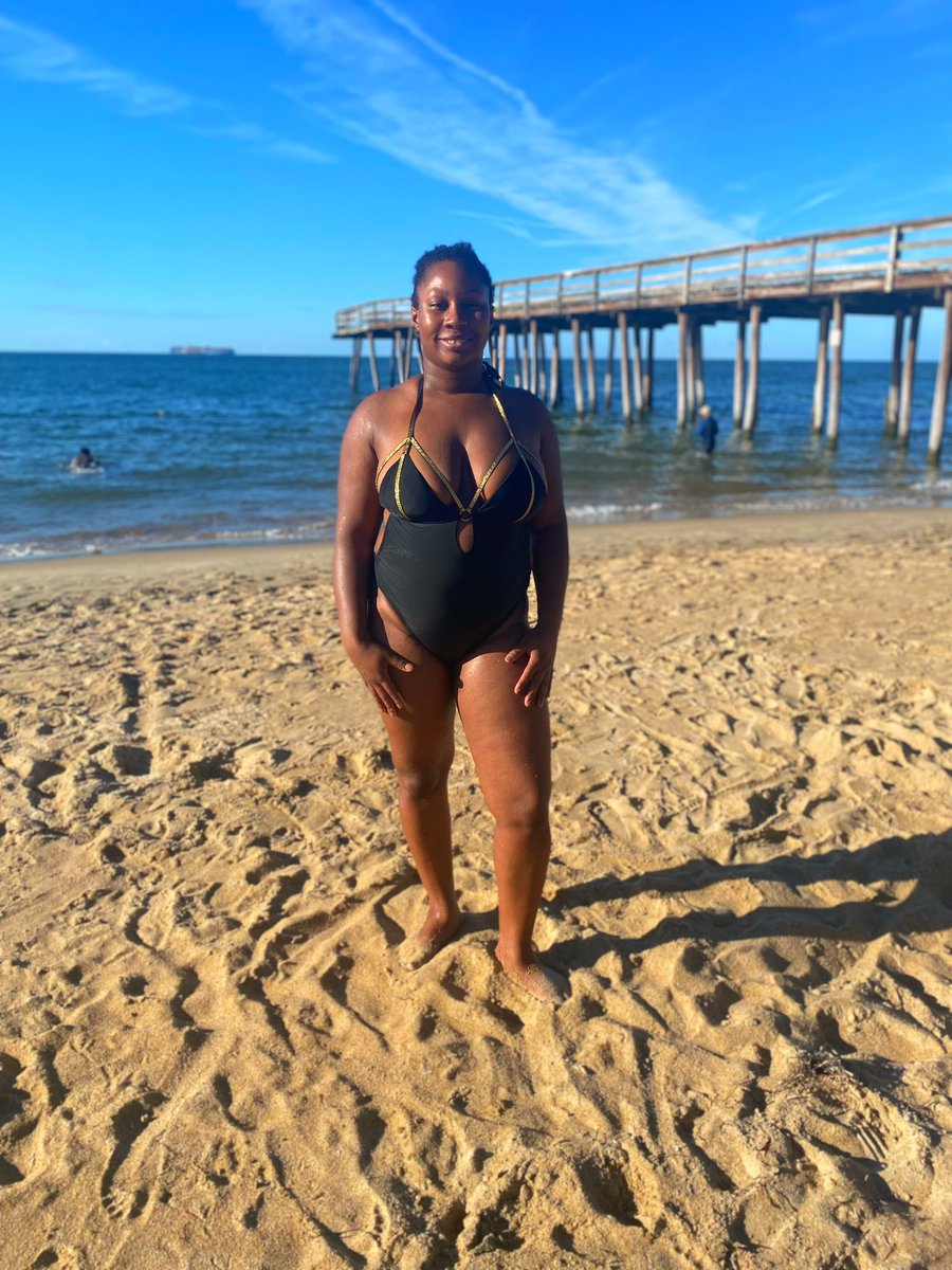 TashaRodriguez9's tweet photo. Enjoy my last week of summer!! 😍😍☀️🌞🌞🌞🌞🌞🌻👙👙👙 #summervibes  #summerslam  #summerday https://t.co/aaaEDuX9gx