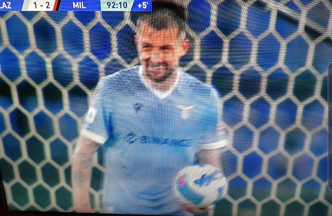 umbritommaso's tweet photo. #Acerbi all'#Inter. Acerbi, lo stesso uomo che l'anno scorso rideva sotto i baffi per il gol regalato a Tonali. Che vergogna, avrei davvero preferito rimanere senza un difensore.
#AcerbiNonLoVogliamo #ForzaInter #Calciomercato https://t.co/AapIrGEOfd
