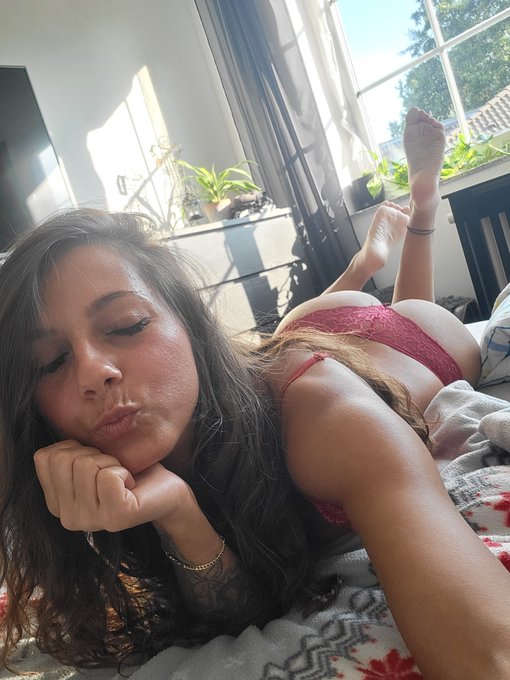 Wer Sonntags nur an Montag denkt, hat einen freien Tag verschenkt. ☝🏽  Entspannten Sonntag 😊 K&uuml;sschen<a href="/tag/sunday"class="tags"><span>#sunday</span></a><a href="/tag/sonntag"class="tags"><span>#sonntag</span></a><a href="/tag/essen"class="tags"><span>#essen</span></a><a href="/tag/chillen"class="tags"><span>#chillen</span></a><a href="/tag/entspannen"class="tags"><span>#entspannen</span></a><a href="/tag/bett"class="tags"><span>#bett</span></a>