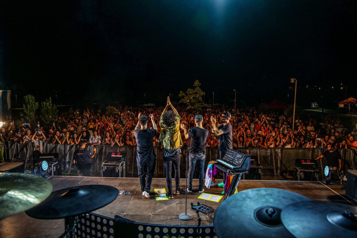 MetaErmal's tweet photo. Ieri sera a Roseto Capo Spulico si è concluso questo tour estivo. Siete stati meravigliosi tutti, in ogni parte d’Italia. Molte volte siete stati l’energia extra di cui avevo bisogno e di cui non avrei potuto fare a meno. Grazie dal profondo. ❤️ A presto! https://t.co/YgHNtJybwZ
