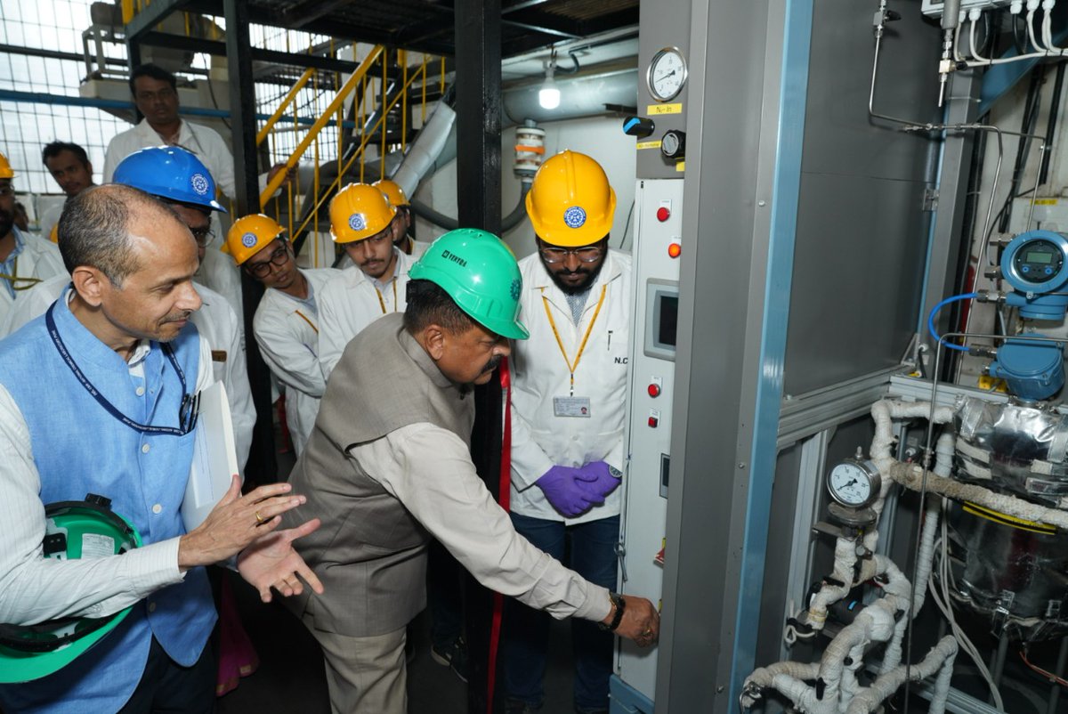 Ashish Lele (@ashishlele3467) on Twitter photo We are grateful to Hon'ble Minister for Science and Technology Dr Jitendra Singh ji for visiting CSIR-NCL and KPIT to inaugurate our Bisphenol-A pilot plant and inspect India's first fully indigenous hydrogen fuel cell bus.
<a href="/CSIR_IND/">CSIR, India</a>
<a href="/DrJitendraSingh/">Dr Jitendra Singh</a>
<a href="/dgcsirIndia/">DG, CSIR</a> We are grateful to Hon'ble Minister for Science and Technology Dr Jitendra Singh ji for visiting CSIR-NCL and KPIT to inaugurate our Bisphenol-A pilot plant and inspect India's first fully indigenous hydrogen fuel cell bus.
<a href="/CSIR_IND/">CSIR, India</a>
<a href="/DrJitendraSingh/">Dr Jitendra Singh</a>
<a href="/dgcsirIndia/">DG, CSIR</a>