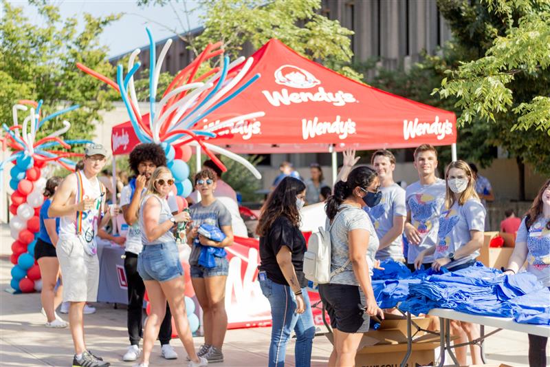 Kuorientation's tweet photo. Grab a frosty and explore campus! Join us on Wescoe Beach from 12-2pm to enjoy a Wendy's Frosty, grab a campus map, and find your classes!
#hawkweek22 #universityofkansas #jayhawks https://t.co/Nq3A17Z64X