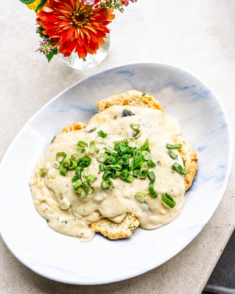 Brunch but add a little bit of 🌶️✨spice✨🌶️

Cheddar Biscuits topped with Roasted Poblano &amp; Corn Gravy and Scallions. 

We're servin' up brunch every Saturday + Sunday from 10am to 2pm, see you there😉