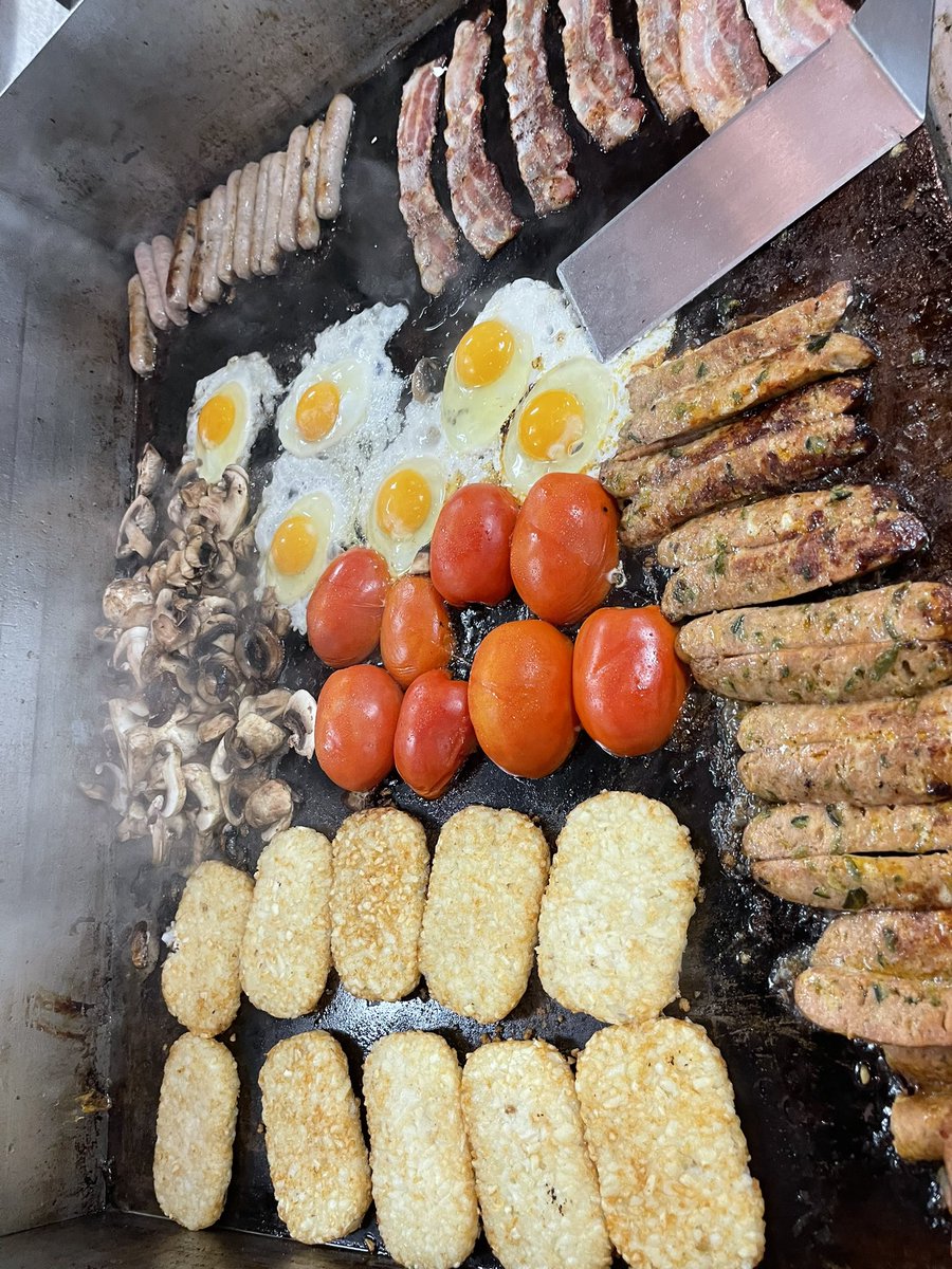 jaforsythe's tweet image. We advanced the clocks one hour closer to the ca coast. Still early for breakfast at 6:00am but it’s ready!#gottime