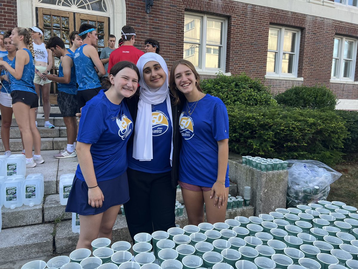 mmhslmc's tweet photo. #Mashpee class of 25 volunteering at the Falmouth Road Race! https://t.co/Yw5lkPBUJE
