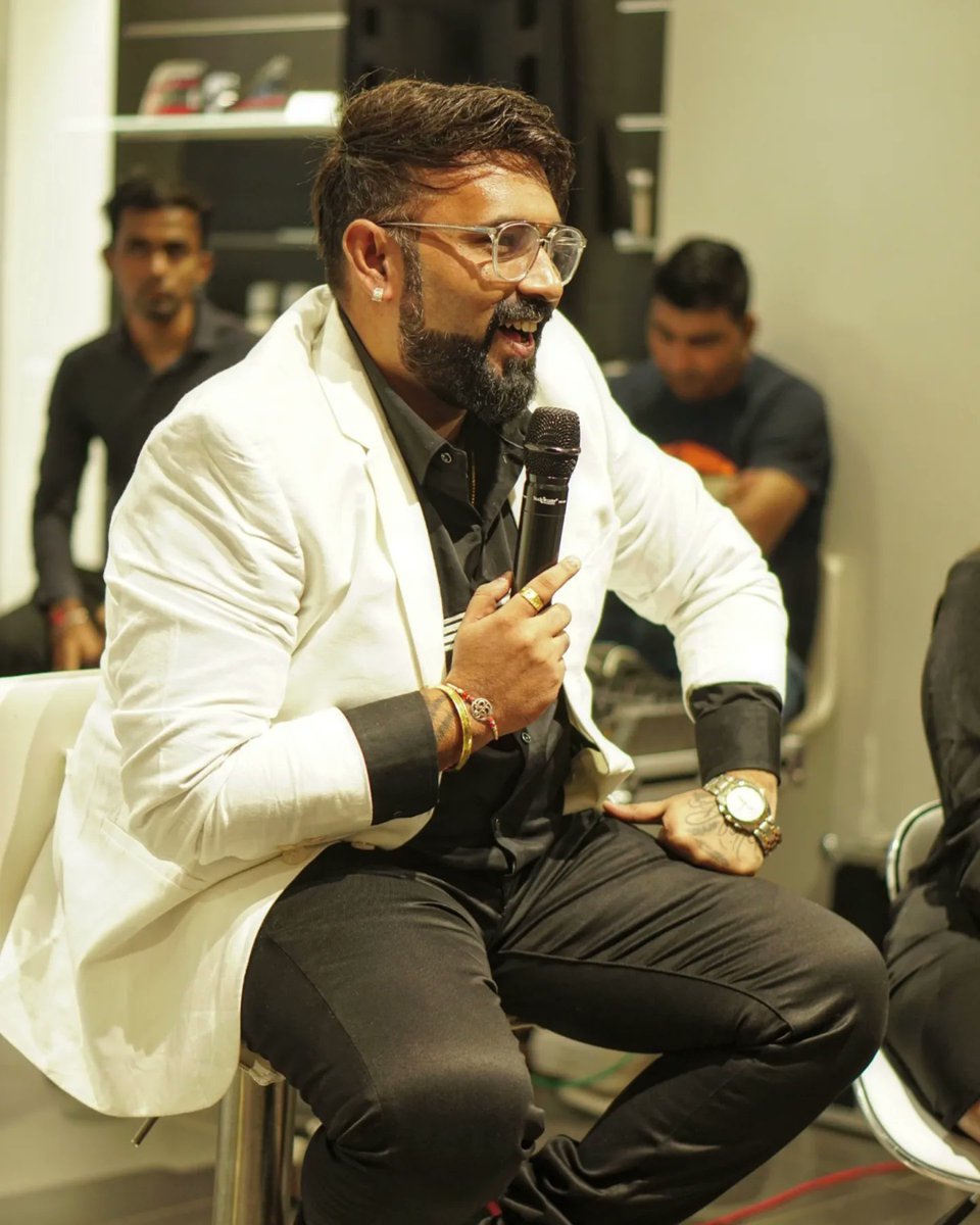 chinukofficial's tweet photo. Yesterday it was all about #AudiTalks organized by #CreedEntertainment & #audimumbaisouth β¨β οΈ
Thank you @tanyasatish for believing in me π€
Really loved the efforts of @AudiIN for launching E-Tron an electric classy variant of AUDI which talks about Environment β¨ https://t.co/qKK4iuIWPq